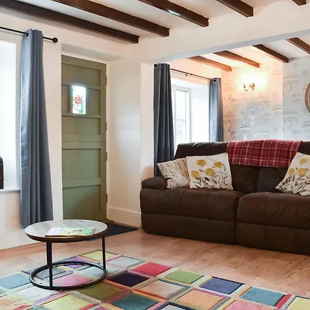 Rose Croft بيكرينغ